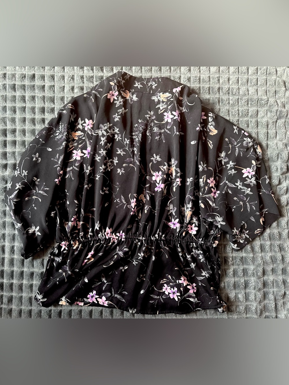 ❤️ 2/$20 Express XS Black Pink Floral V-Neck Flowy Peplum Dressy Blouse (B3) - Picture 4 of 4